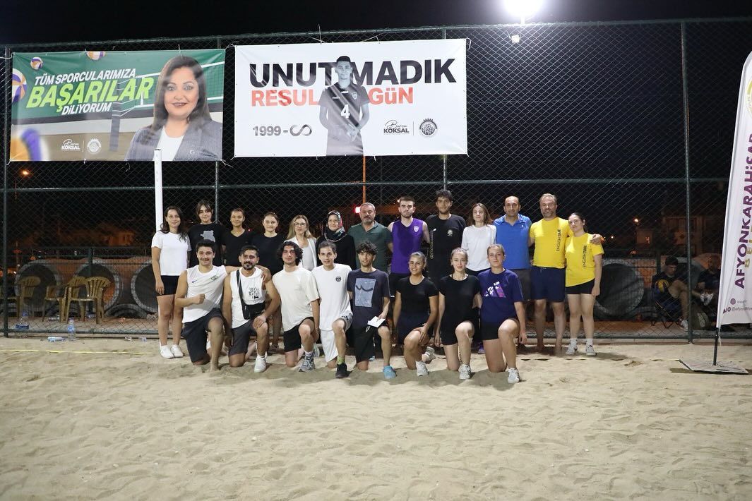 6 Şubat depreminde aramızdan ayrılan, Yüntaş Voleybol Takımımızın formasını giye