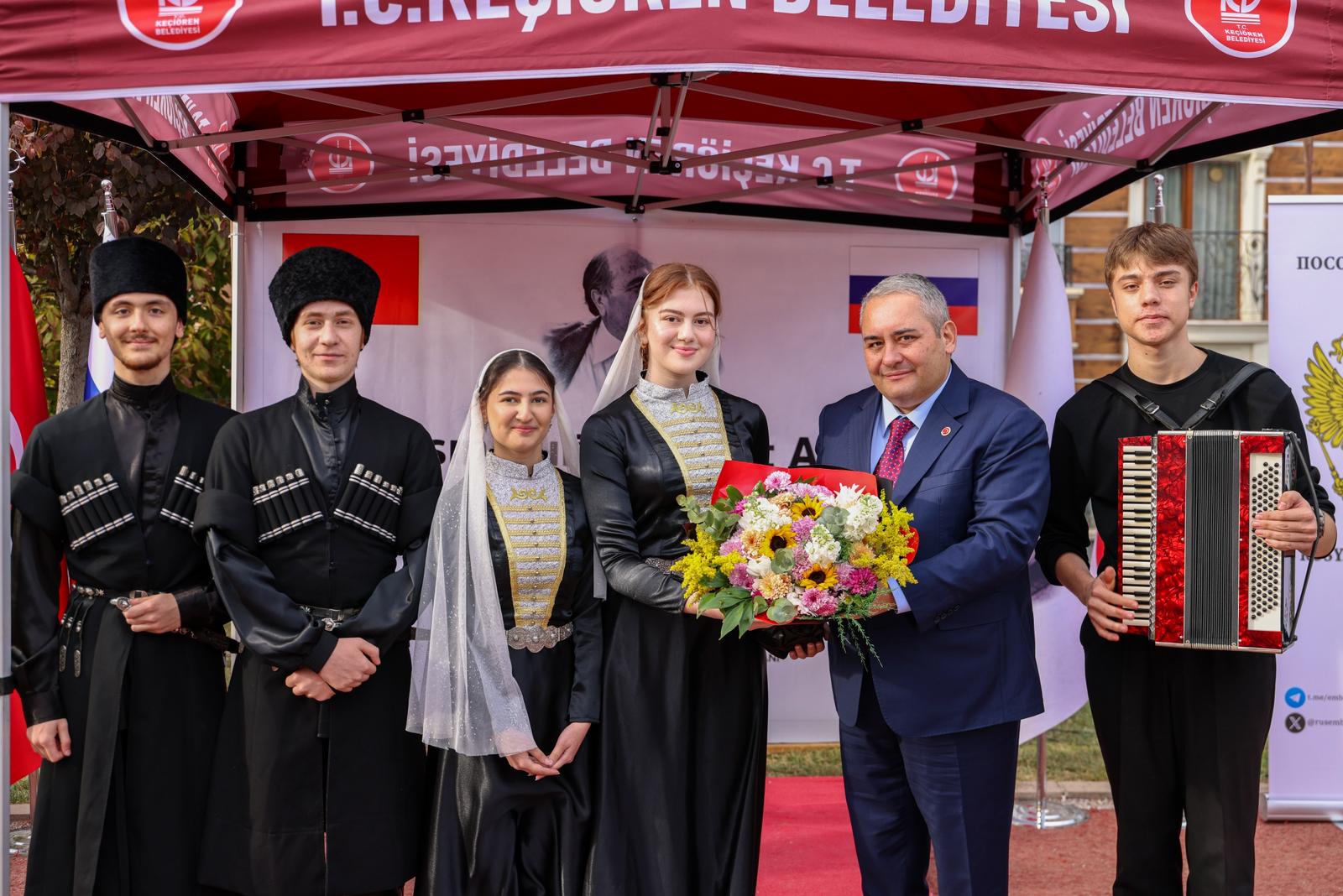 Kaysın Kuliyev'in yeni büstü törenle açıldı