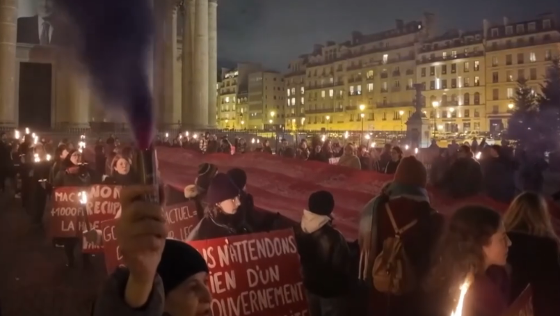 Fransa genelinde artan kadın cinayetleri Paris'te protesto edildi