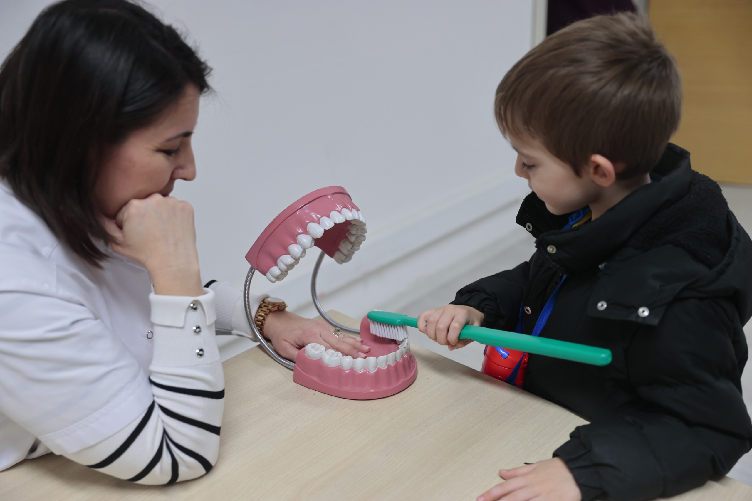 Mutlu Çocuklar Oyun Evleri öğrencileri, diş sağlığı eğitimi aldı
