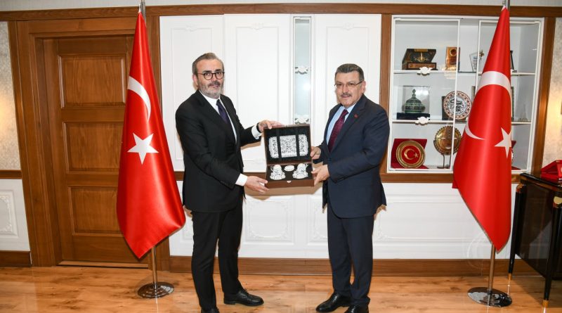 AK Parti MKYK üyesi Ünal’dan Trabzon Büyükşehir Belediyesi’ne ziyaret