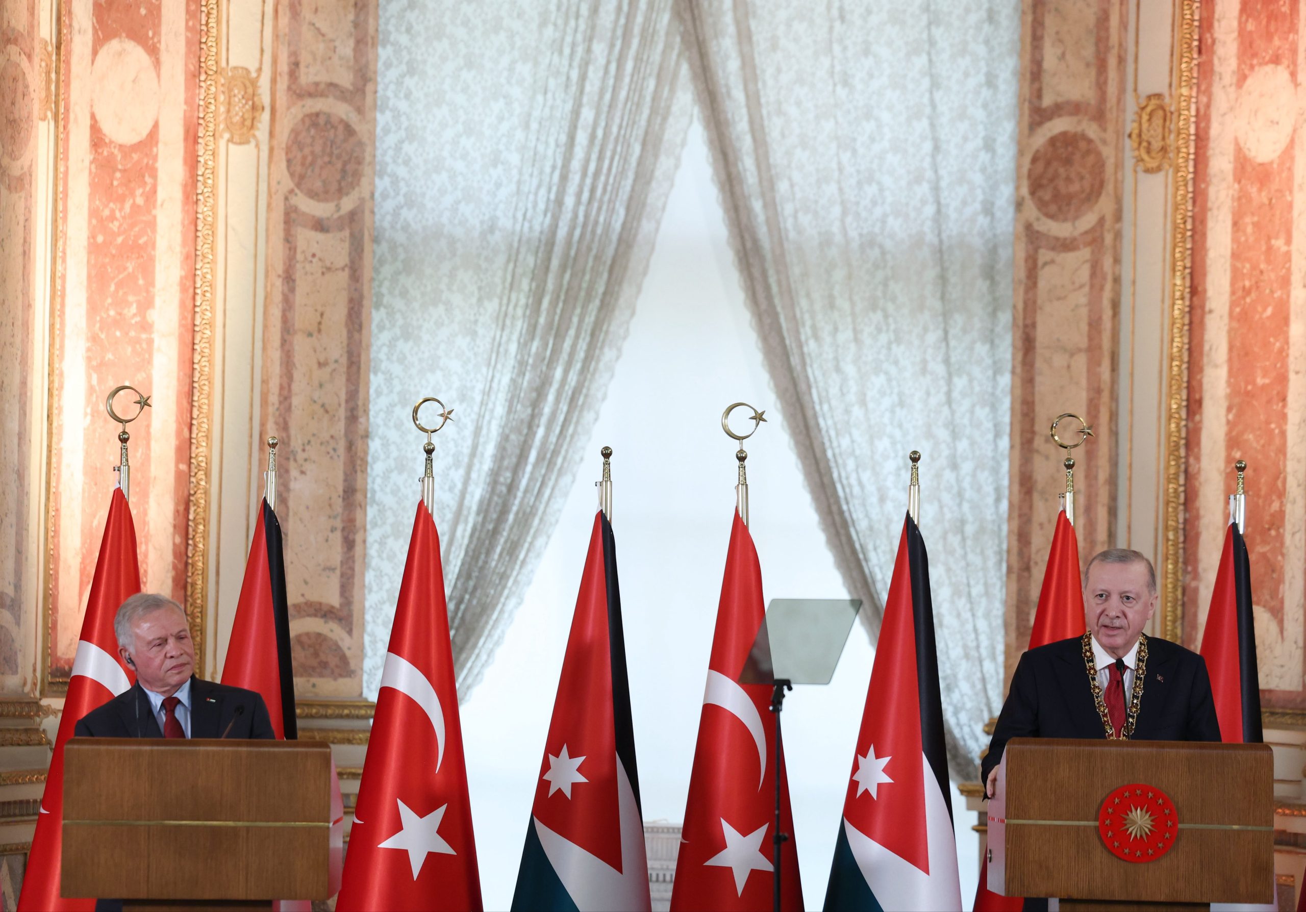 Ürdün Kralı 2. Abdullah'tan Cumhurbaşkanı Erdoğan'a devlet nişanı