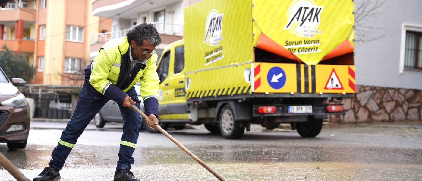 Aliağa’da taşkın yaşanan bölgelerde çalışmalar sürüyor