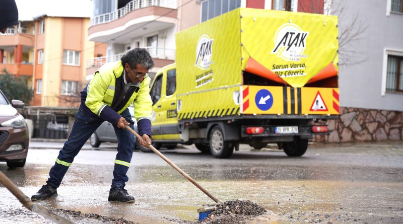 Aliağa’da taşkın yaşanan bölgelerde çalışmalar sürüyor