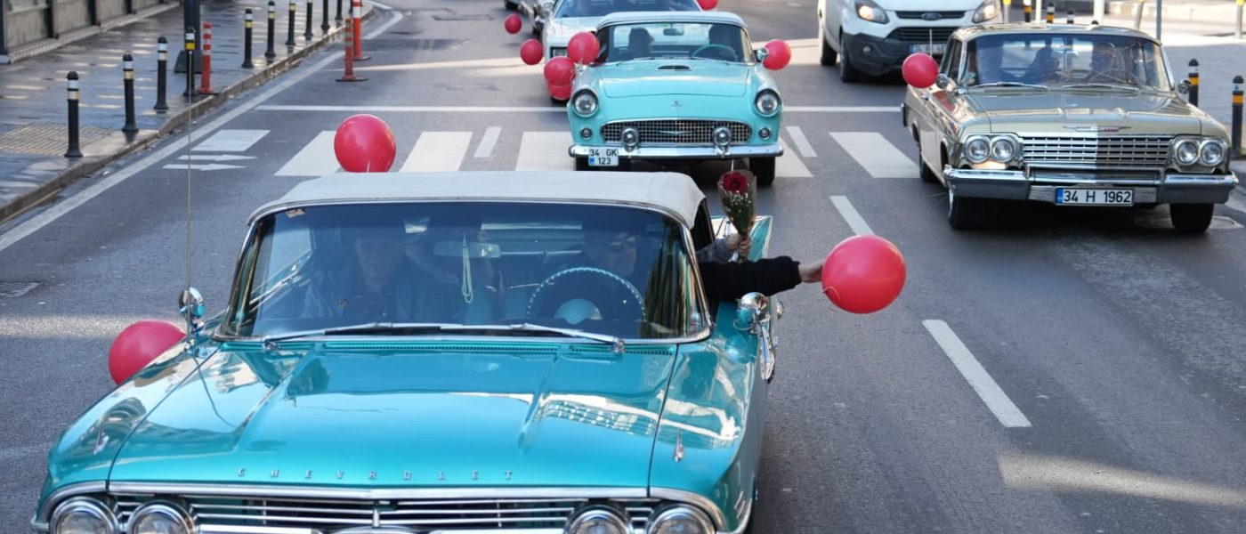 Kadıköy’de “Sevgililer Günü” konvoyu