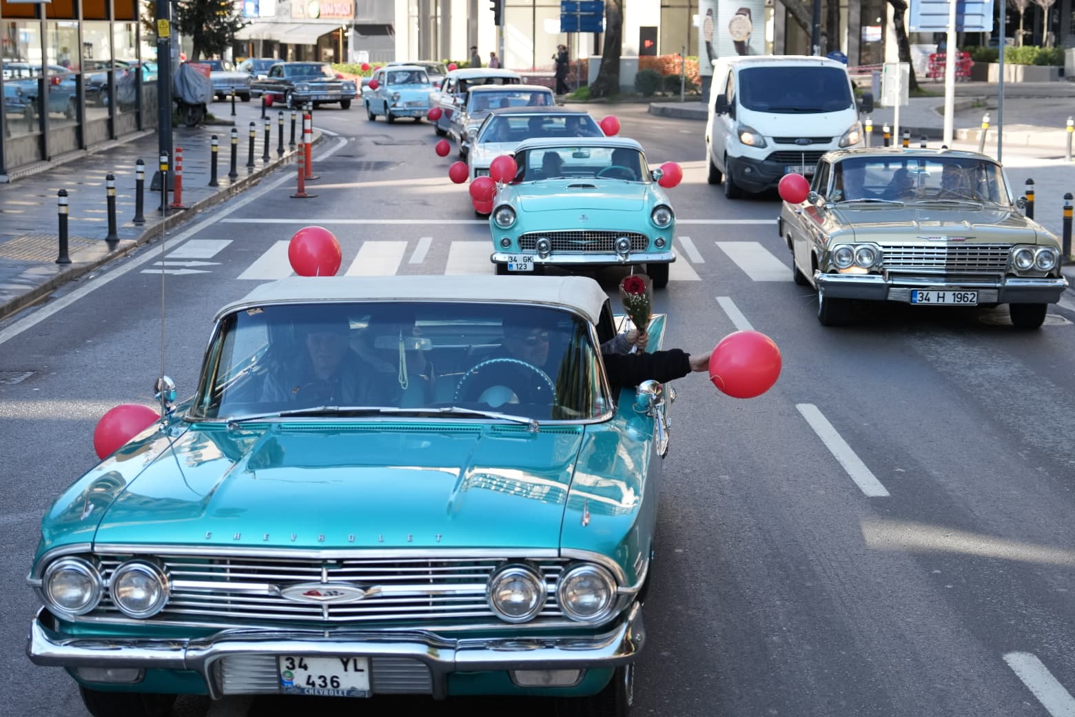 Kadıköy’de “Sevgililer Günü” konvoyu