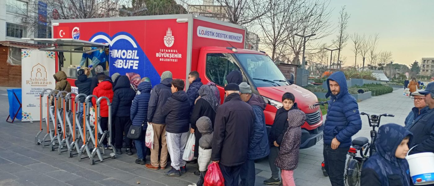 İstanbul’da vatandaşlar iftar sofrasında buluştu