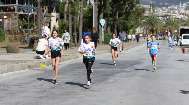 Alanya Atatürk Halk Koşusu düzenlendi