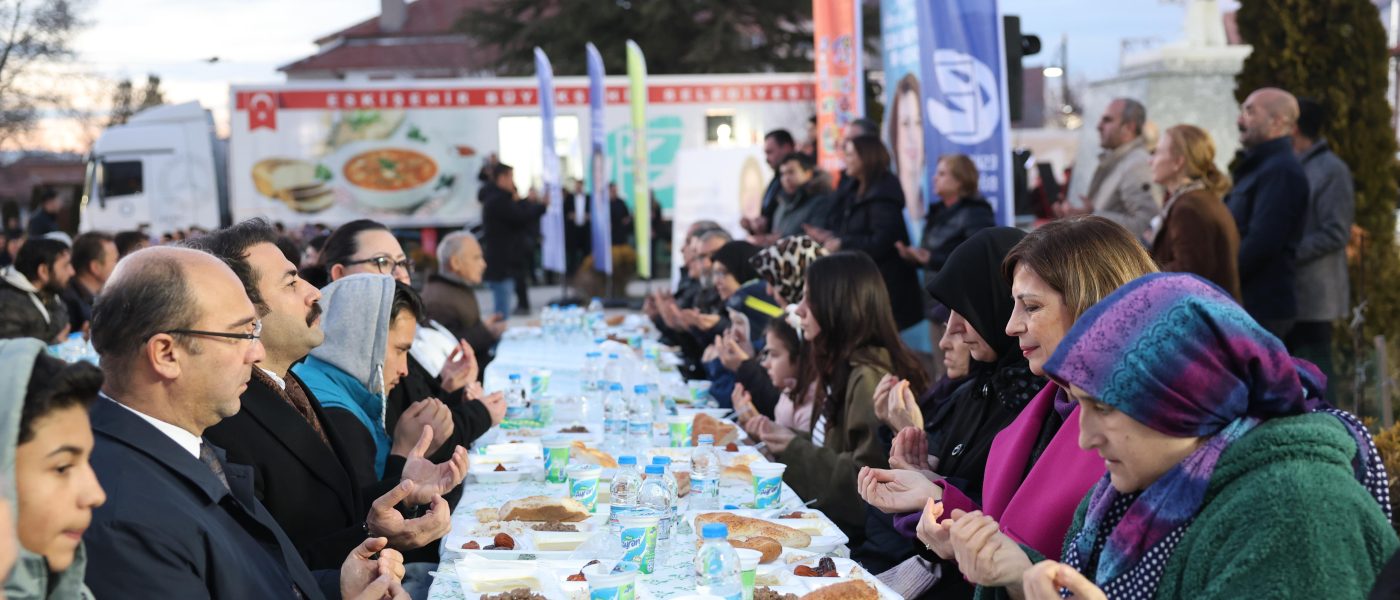 Ünlüce: İftarlarımızı Seyitgazi’de başlatmak bizim için ayrı mutluluk