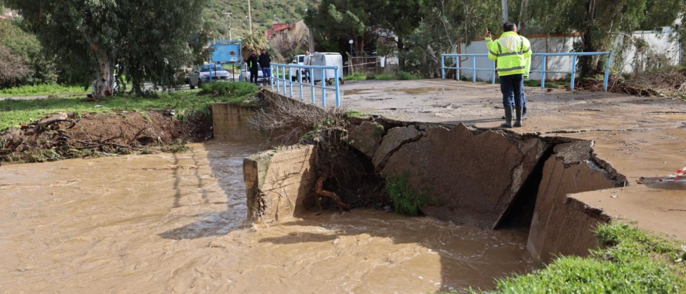 İzmir Büyükşehir Belediyesi’nin yağış seferberliği sürüyor