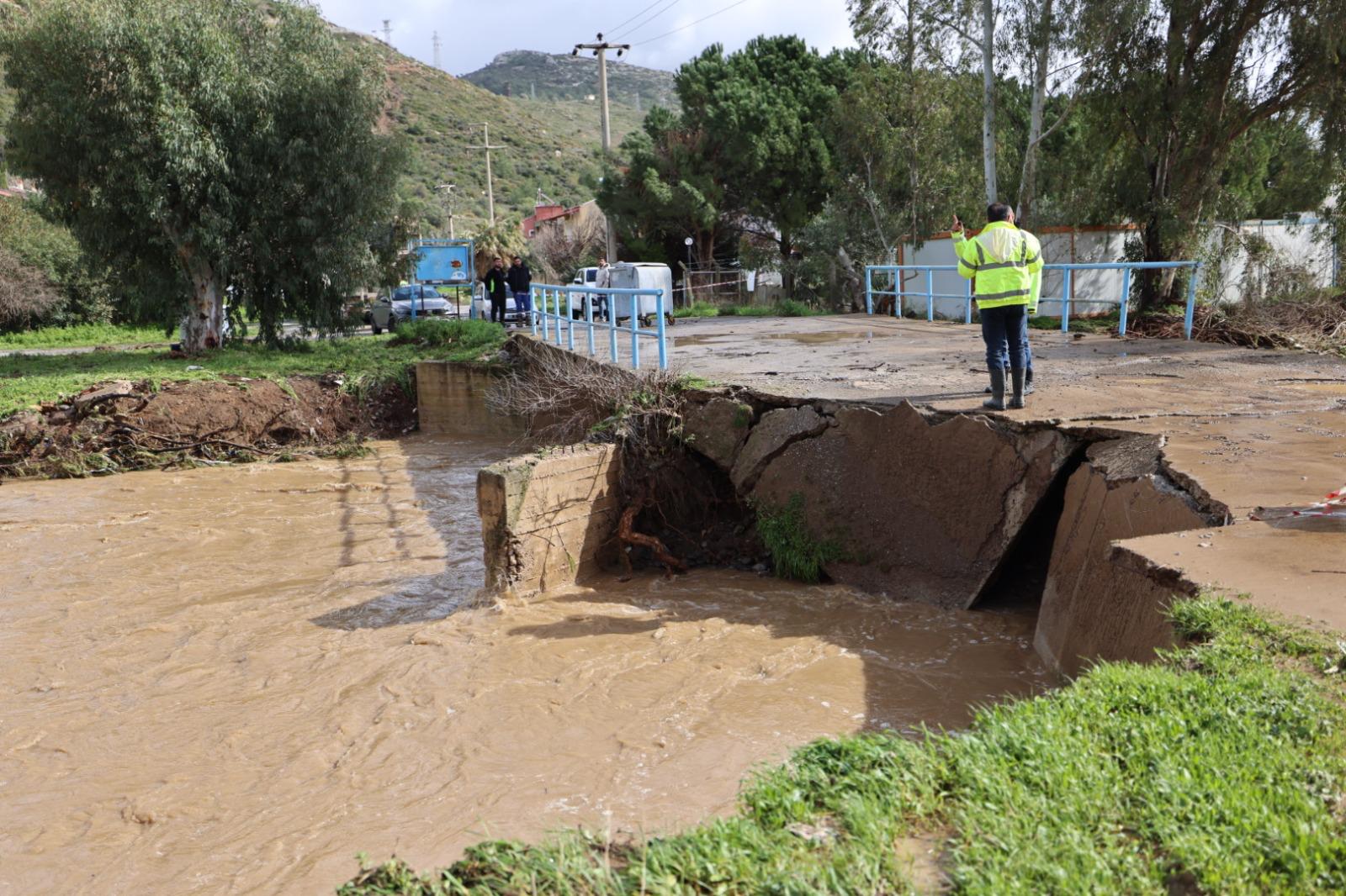 İzmir Büyükşehir Belediyesi’nin yağış seferberliği sürüyor