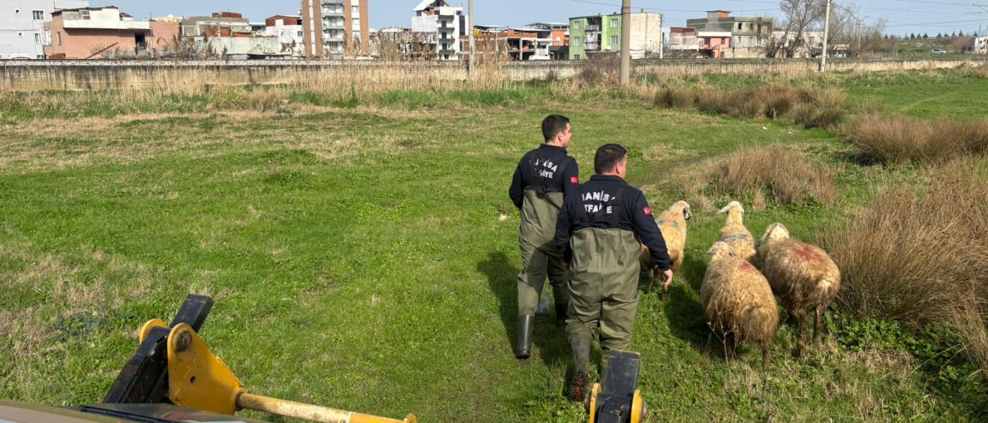 Manisa'da selden mahsur kalan 44 vatandaş tahliye edildi