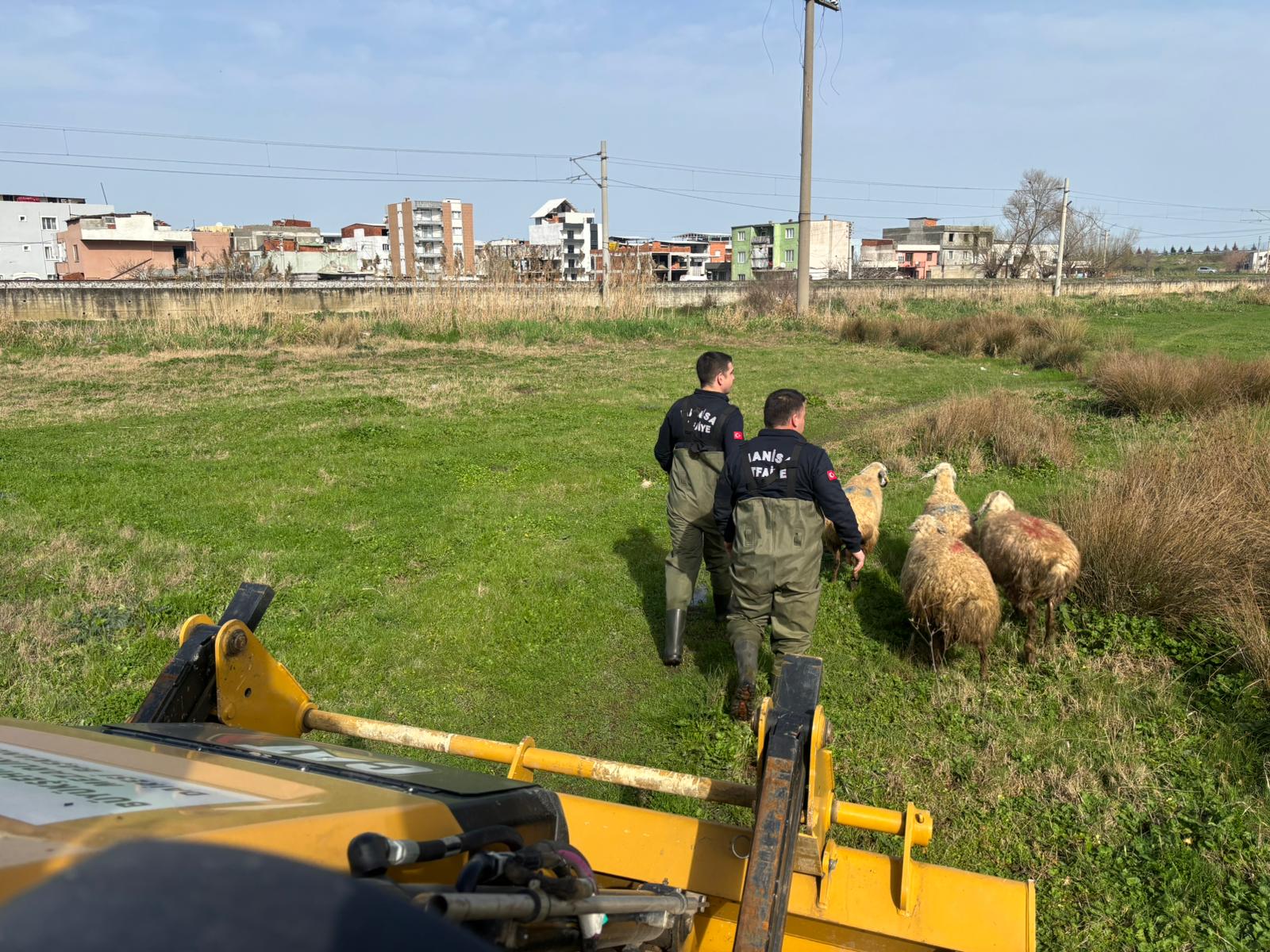 Manisa'da selden mahsur kalan 44 vatandaş tahliye edildi