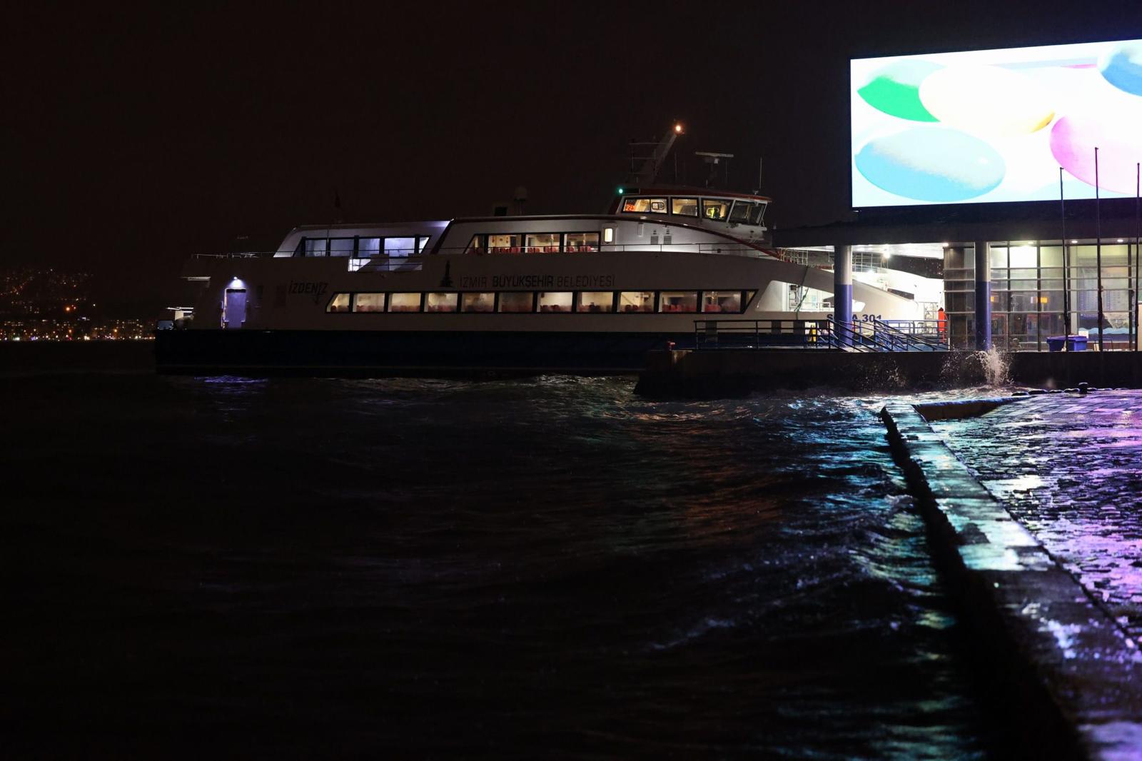 İzmir'de deniz seviyesi 85 santimetreye yükseldi