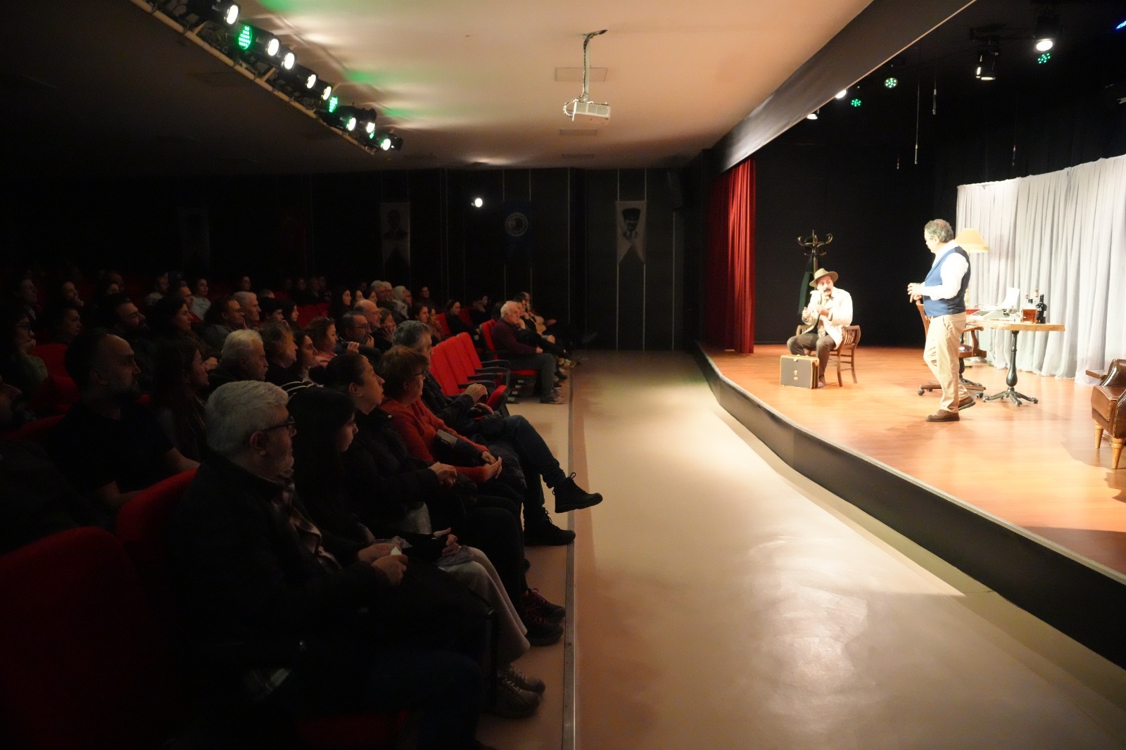 “Enigma Varyasyonları” oyunu Kartal’da sahnelendi