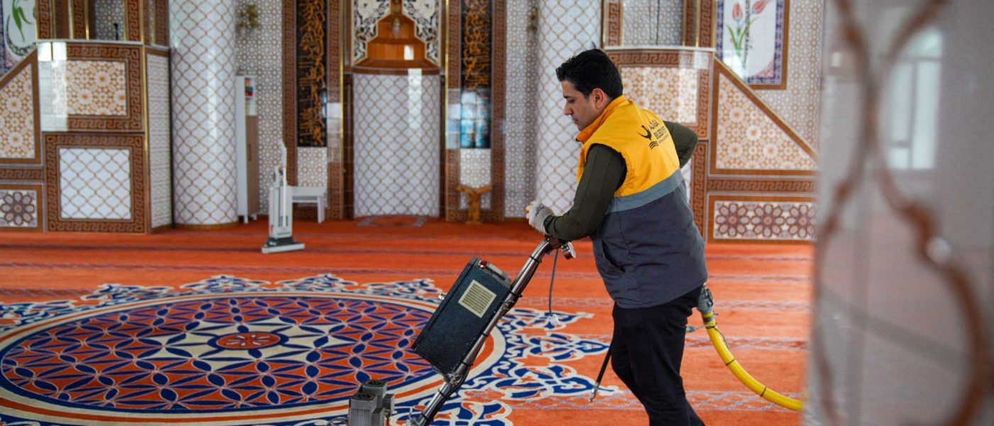 Aliağa’da ramazan öncesi ibadethane temizliği