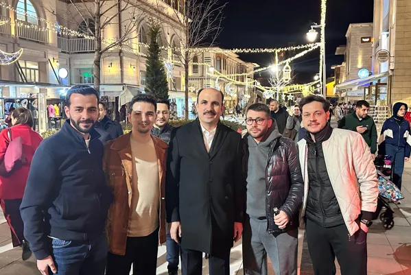 BaÅŸkan Altay, teravih sonrasÄ± esnafla ve batandaÅŸla buluÅŸtu