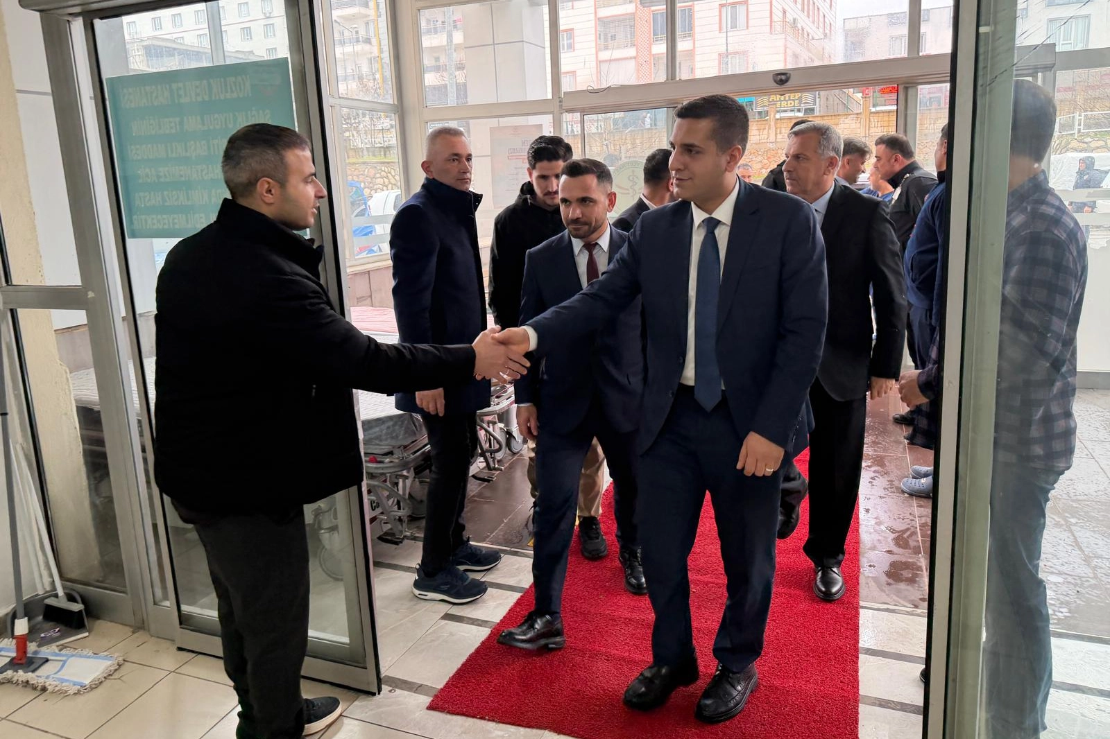 Batman Kozluk’ta bayramda sağlık çalışanlarına ve hastalara ziyaret