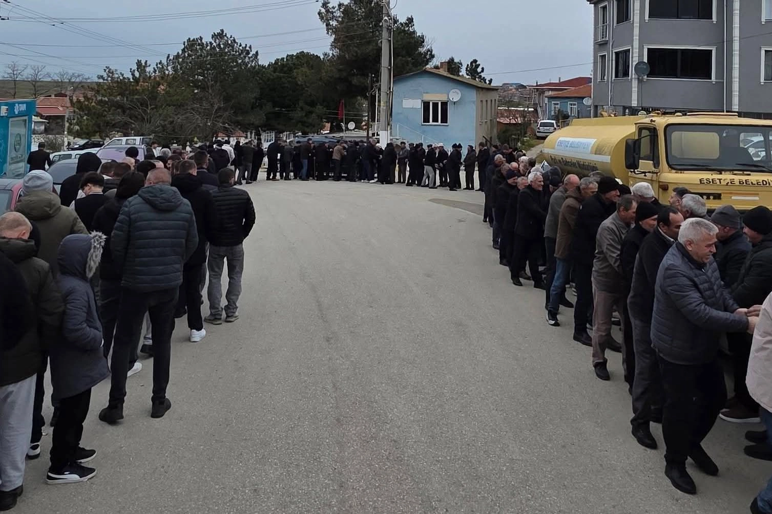 İpsala’da asırlık gelenek… Metrelerce uzayan bayramlaşma kuyruğu!