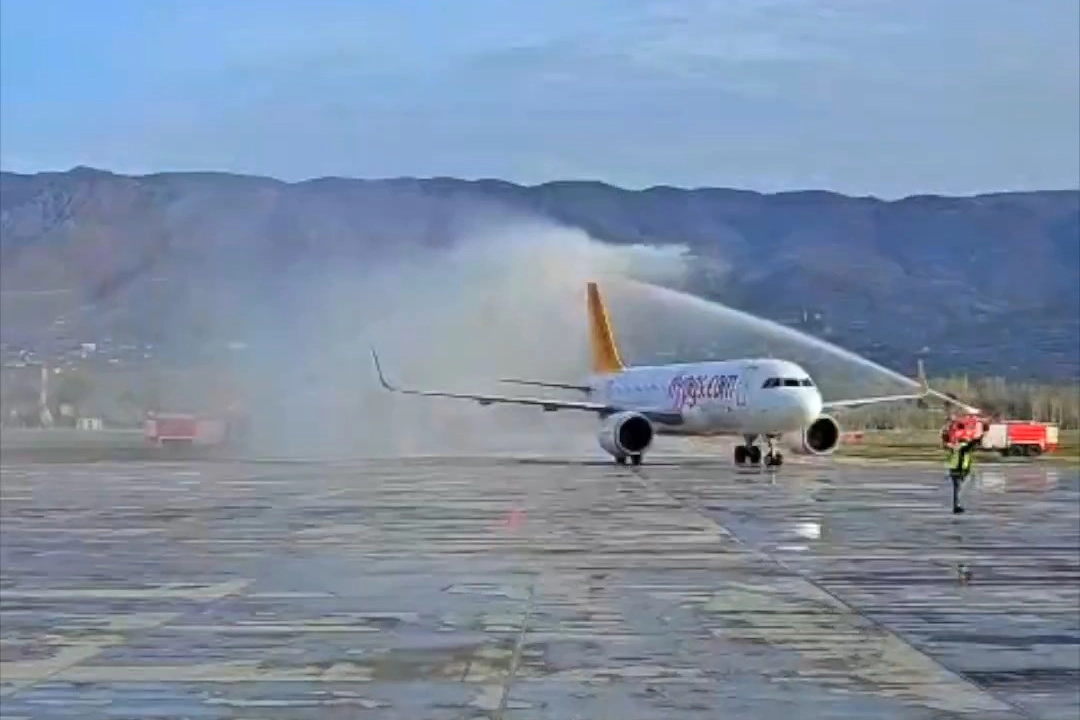 Tokat–İzmir uçuşları harekete geçti… İlk sefere su takı seremonisi