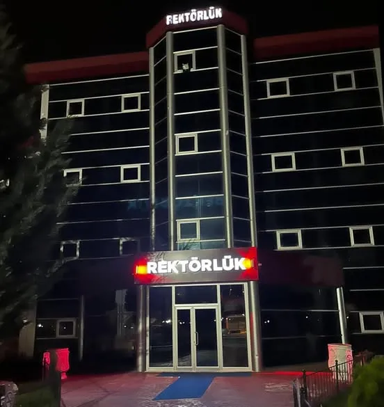 AFSÜ Otizm Farkındalık Günü’nde Kırmızı Işık Yaktı