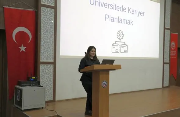 AFSÜ’de Kariyer Yolculuğu: Öğrenciler SWOT Analizi ile Geleceklerini Stratejilıyor