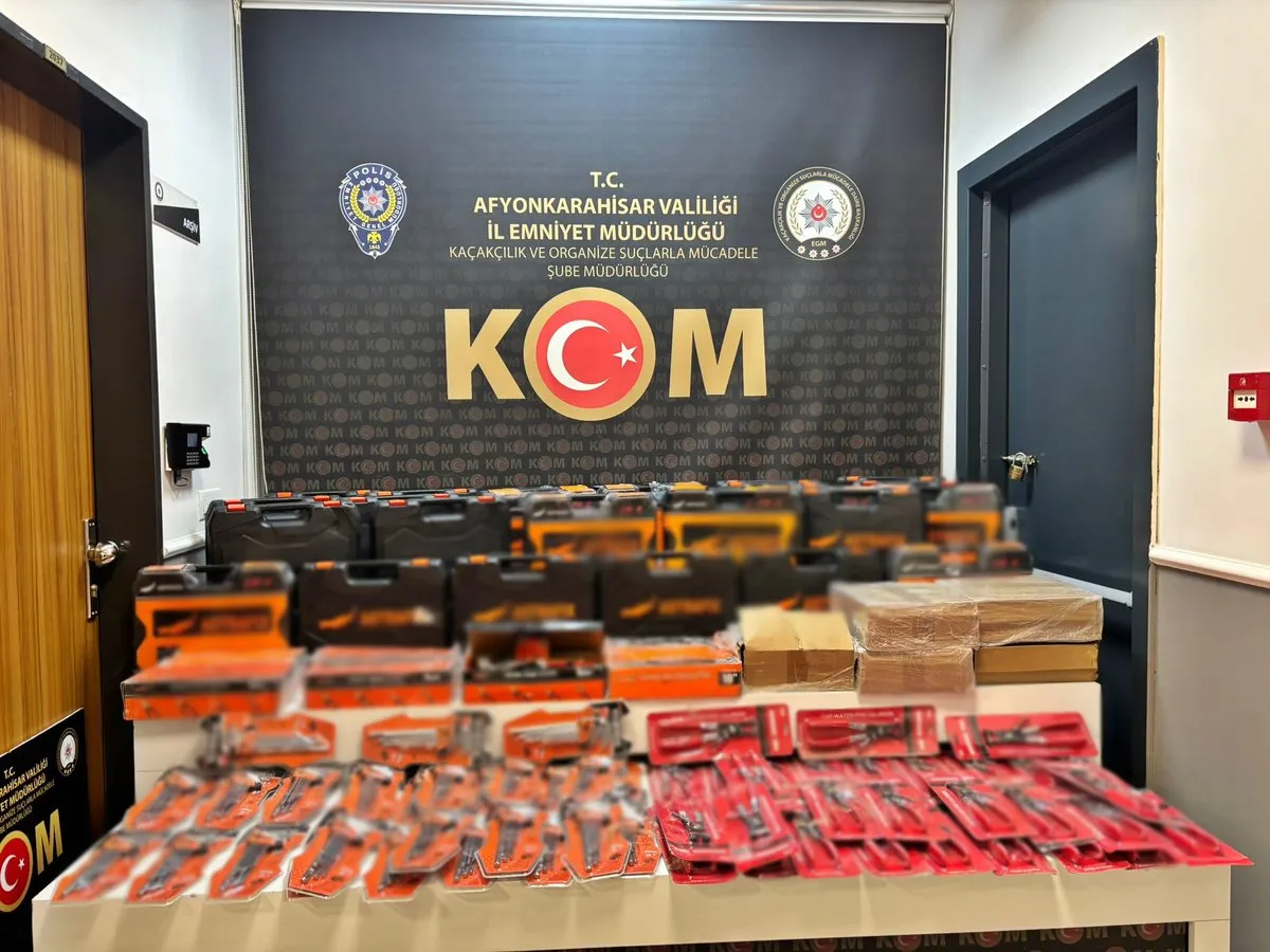 Afyonkarahisar Operasyonunda 33 Sentetik Hap ve 170 Alet Ele Geçti