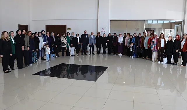 Afyonkarahisar’da AK Parti Kadın Kolları’ndan İGM Başkanı Mehmet Siper’e Tebrik Ziyareti