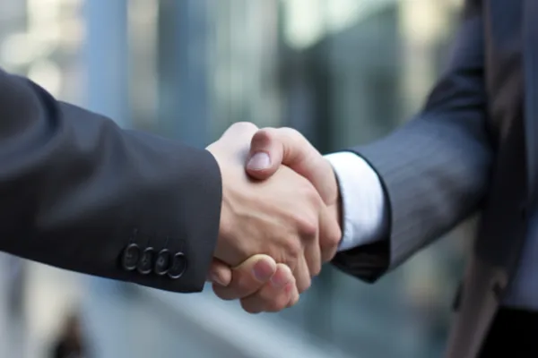 Bakan Bolat, Bakan Pinto Luz ile temas kurdu