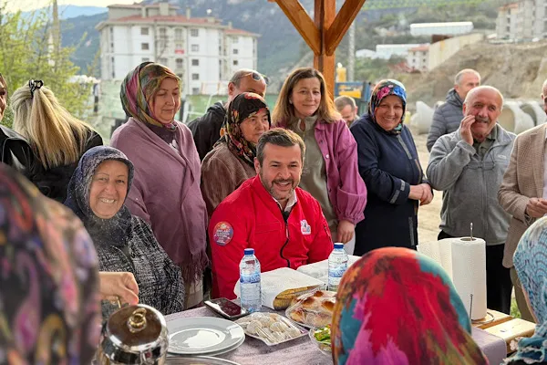 Başkan Çetinkaya, vatandaşlarla çardakta bir araya geldi