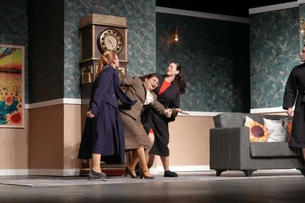 “Bugün Git, Yarın Gel” oyunu seyirciyle bir araya geldi