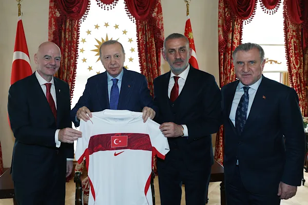 Cumhurbaşkanı Erdoğan, FIFA Başkanı Infantino’yu onayladı