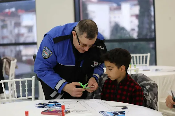 Derince Belediyesi’nden Polis Haftası’na özel çocuk atölyesi