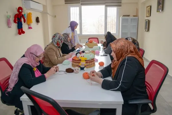 DİSMEK kursları üretim ve dayanışmayı bir araya geldiruyor
