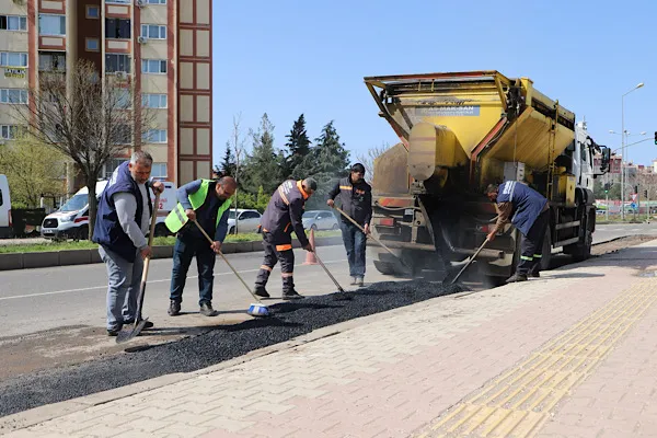 Diyarbakır’da yol bakım ve onarım araştırmaları sürüyor