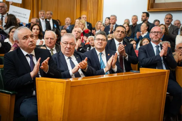 Edremit heyeti TBMM’de Özel ile bir araya geldi