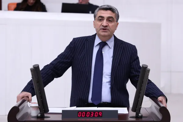 Ekmen: Mersin dijital altyapıda geride kalıyor