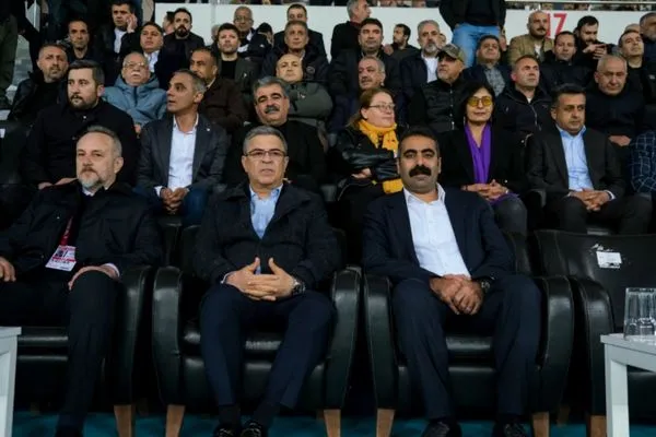 Eşbaşkanlar, Amedspor’u tribünden takip etti