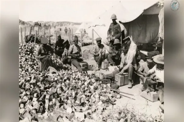 Gelibolu’da siperler arasında paylaşılan insanlık