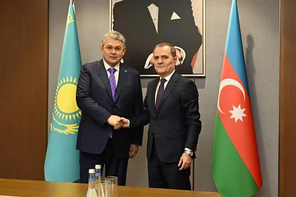 Kazakistan Dışişleri Bakanı Kosherbayev Azeri mevkidaşı Bayramov ile temas kurdu