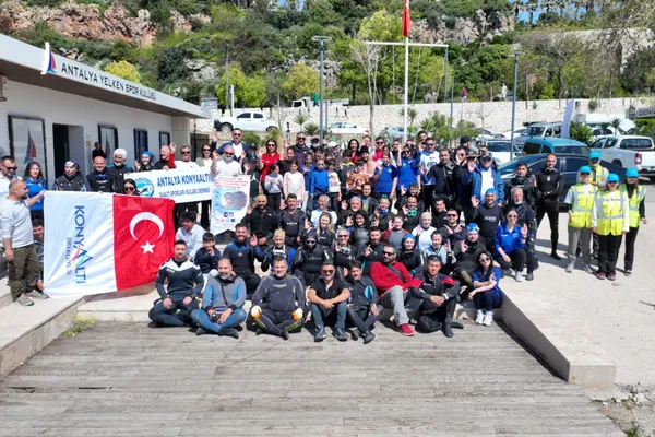 Konyaaltı Sahili’nde deniz dibi ve kıyı temizliği artık uygulamada