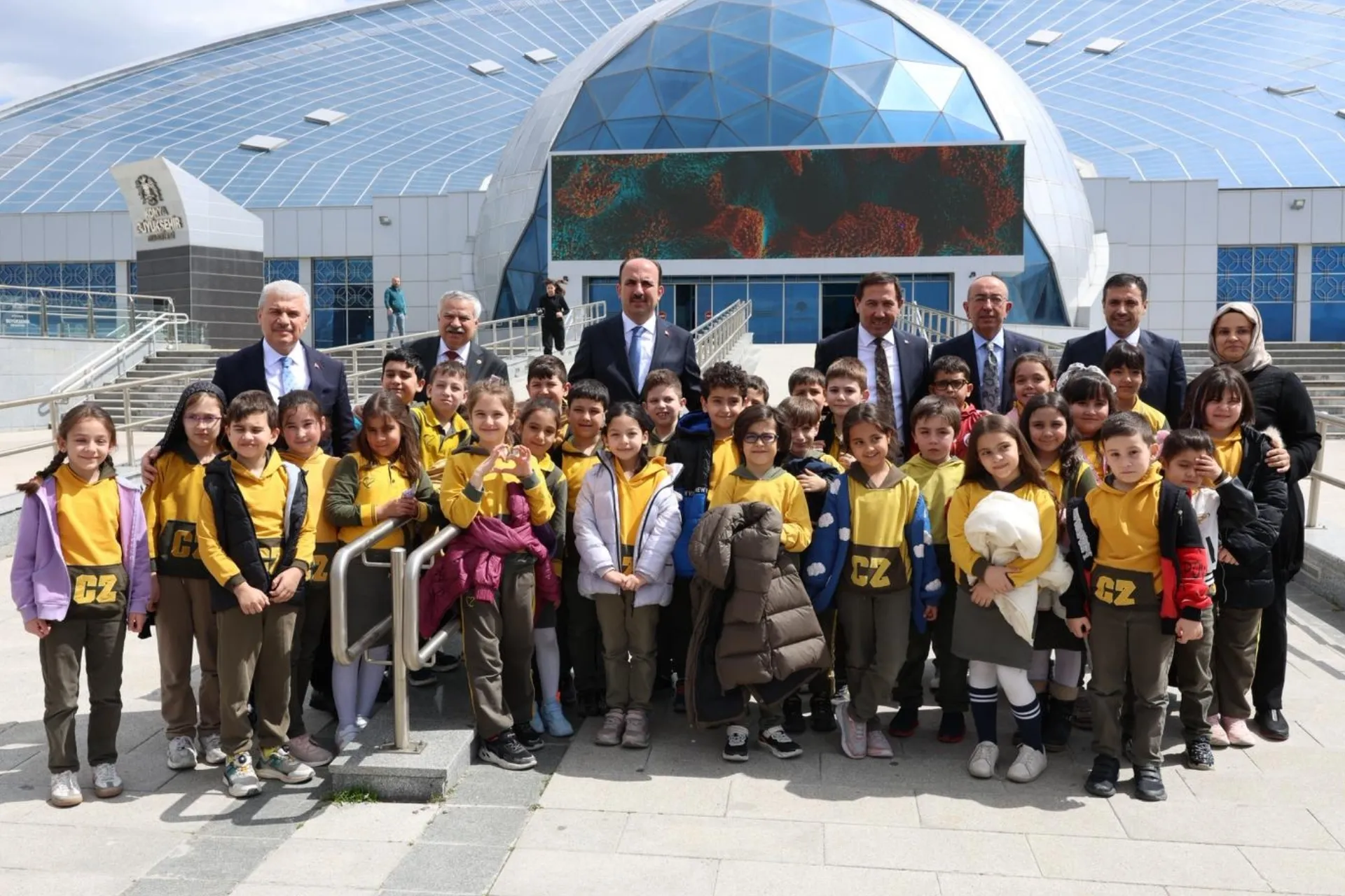 Konya’da yişlevseller Bilim Merkezi’nde öğrencilerle bir araya geldi