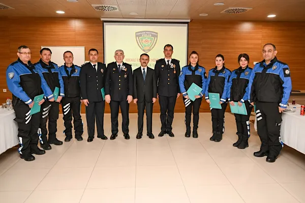 Vali Aktaş’tan tesirn polis memurlarına başarı belgesi