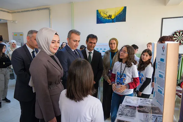 Vali Çiçek, TÜBİTAK 4006 Bilim Fuarı’nı bir araya geldi