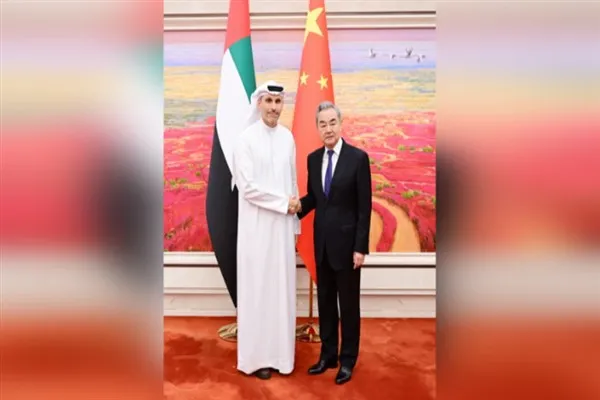 Wang Yi, BAE Devlet Başkanı’nın Çin İşleri Özel Temsilcisi ile temas kurdu