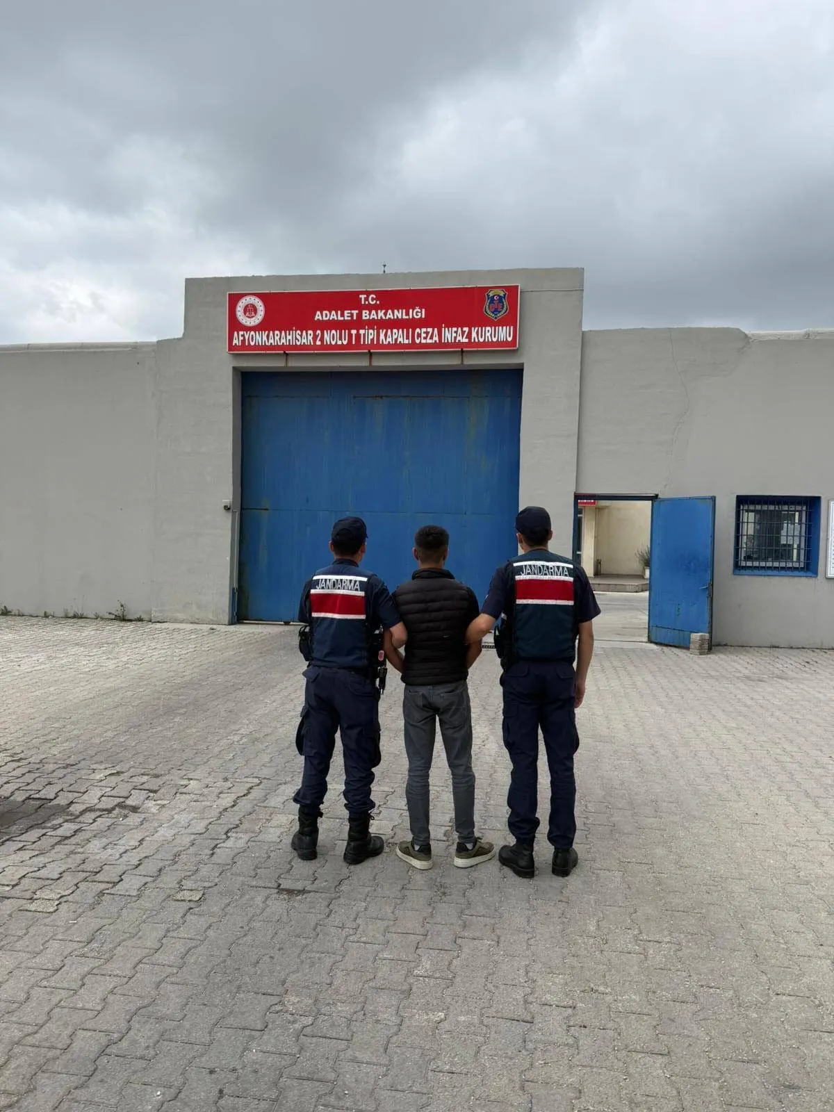 Afyonkarahisar’da Aranan Şahıslar Yakalandı