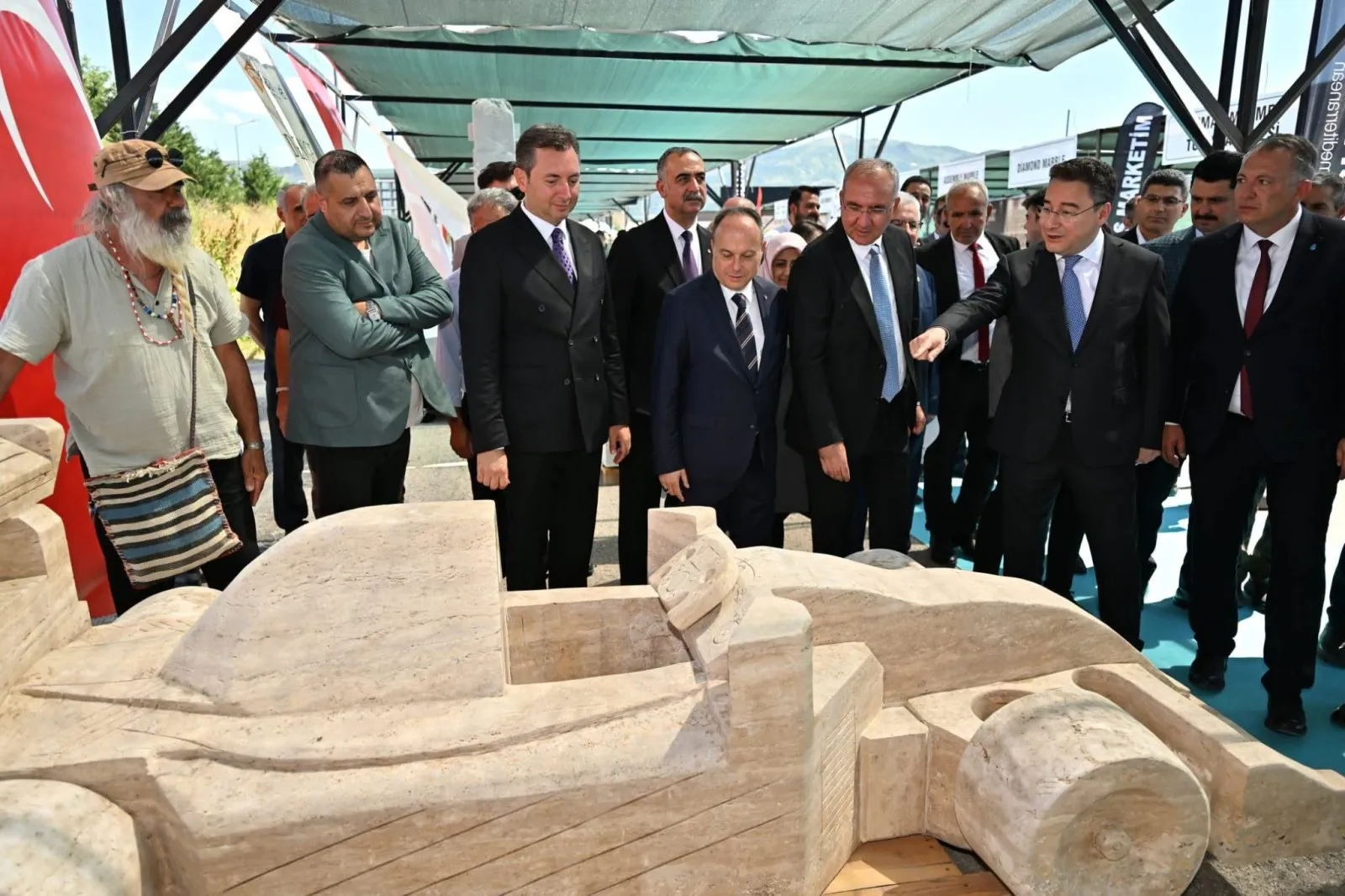 Ali Babacan Afyonkarahisar’daki Blok Mermer Fuarı’nı Ziyaret Etti