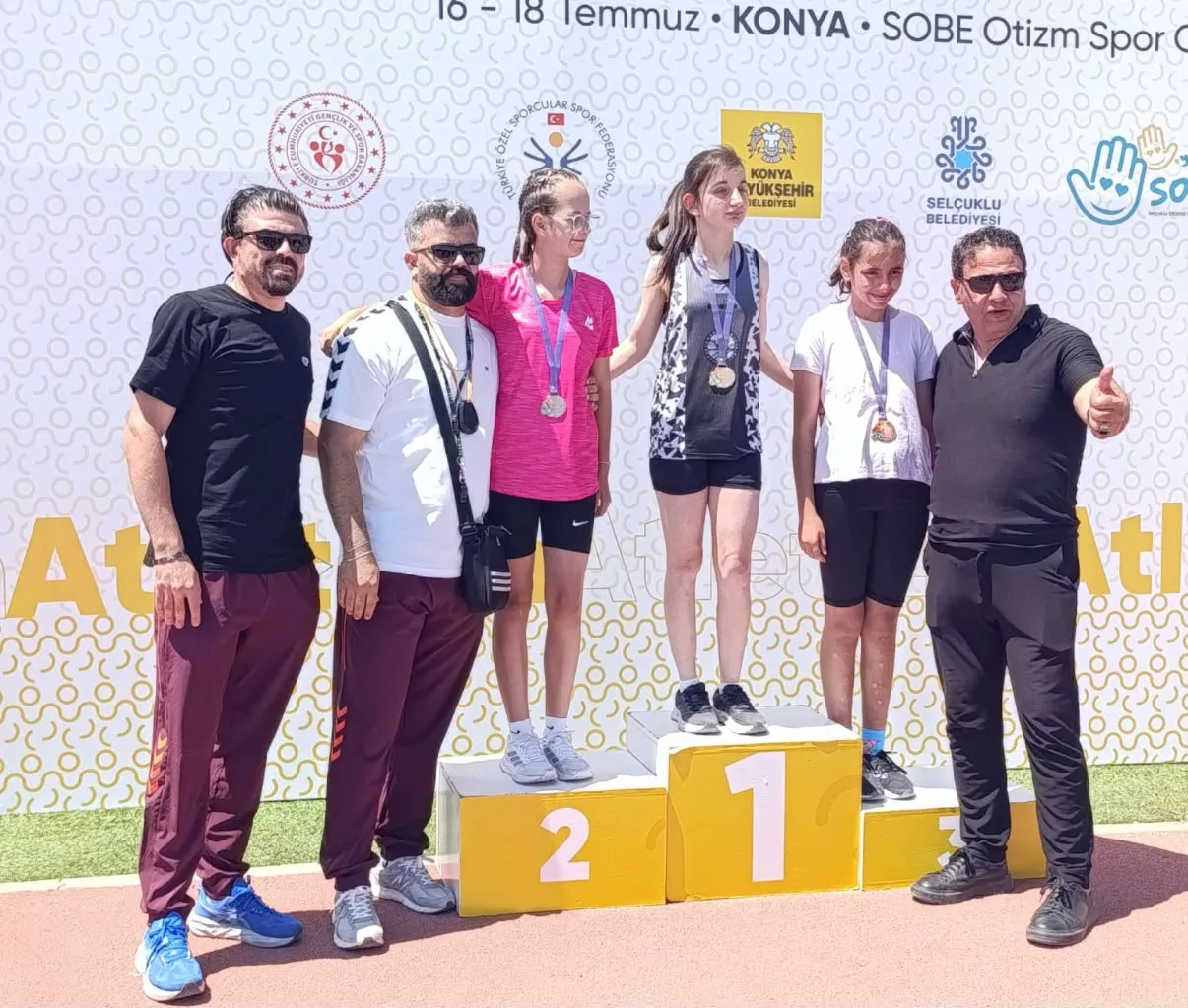 AFYONKARAHİSAR, SOBE OTİZM SPOR OYUNLARI’NDAN MADALYALARLA DÖNDÜ