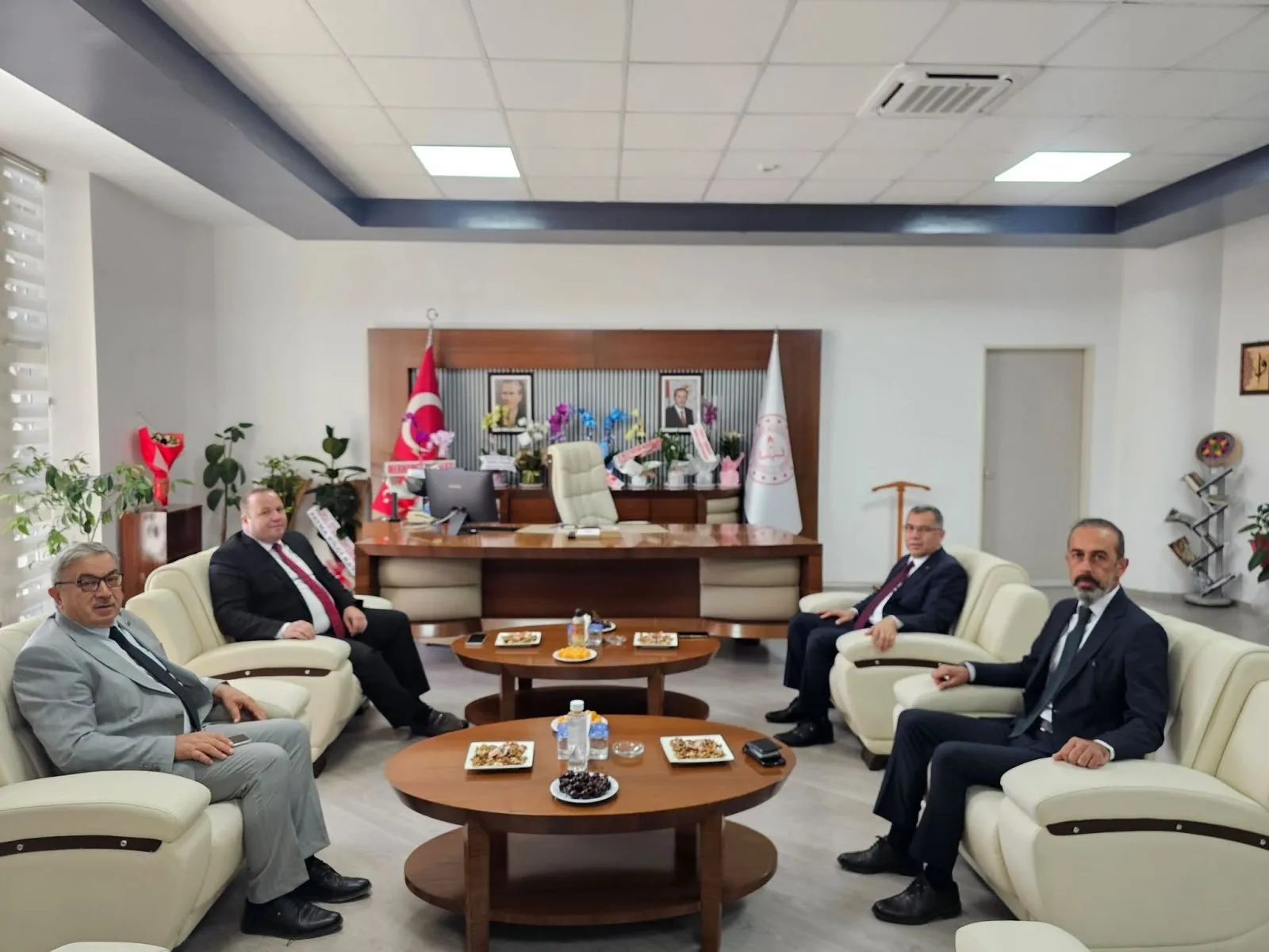 Şuhutlu İdarecilerden Yeni Müdür’e Ziyaret