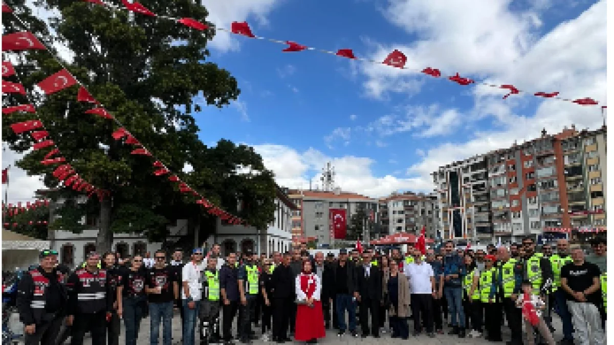 272 PMS’ten Görkemli Zafer Korteji! Afyonkarahisar’da Bayraklar Dalgalandı